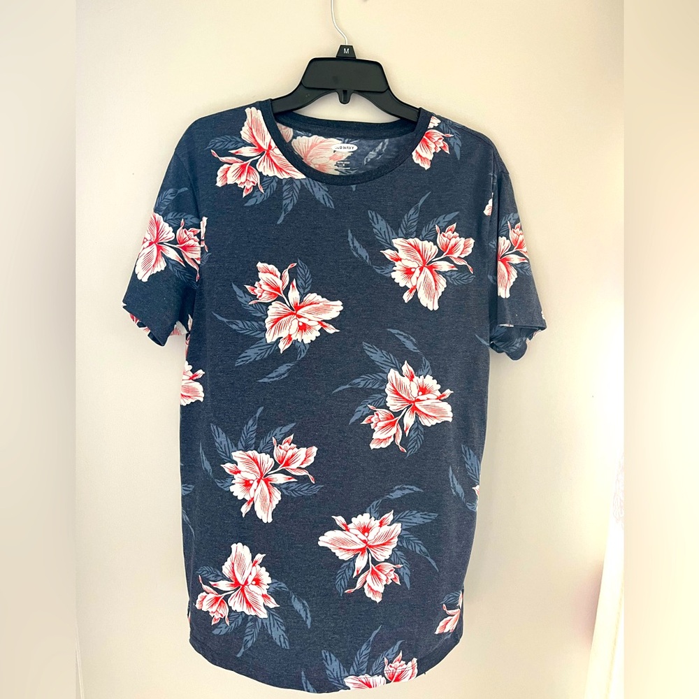 Old Navy Men’s T-Shirt.  Size Medium